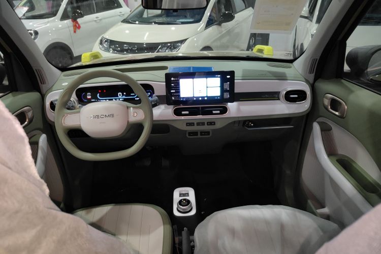 吉利银河 2025款 210km 熊猫骑士中控内饰7002