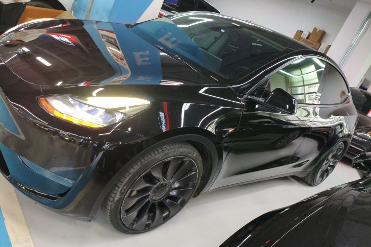 特斯拉 Model Y 2022款 Performance高性能全轮驱动版车身外观4