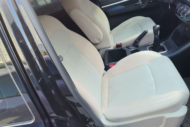 东风风行 菱智 2022款 奋斗款 M5L 1.6L 基本型 7座局部细节41