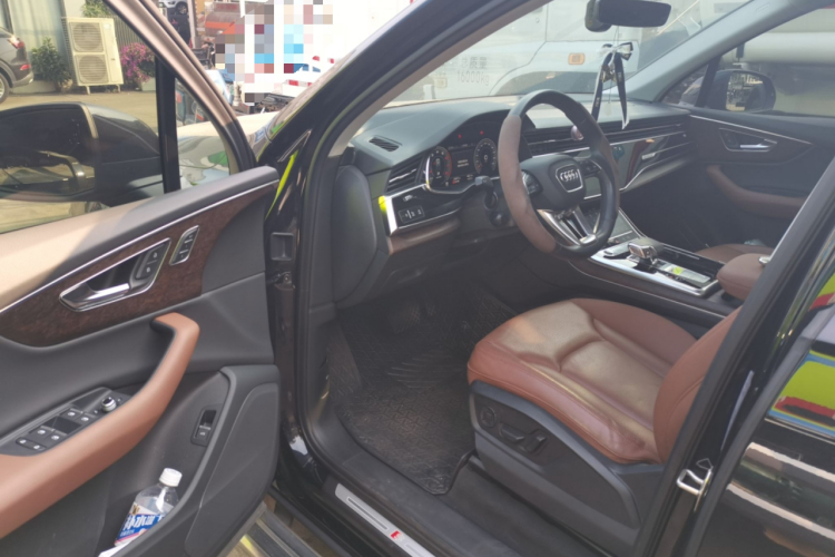 奥迪Q7 2021款 55 TFSI quattro S line运动型中控内饰20