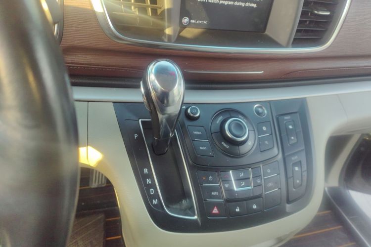 别克GL8 2017款 25S 豪华型 国V中控内饰18