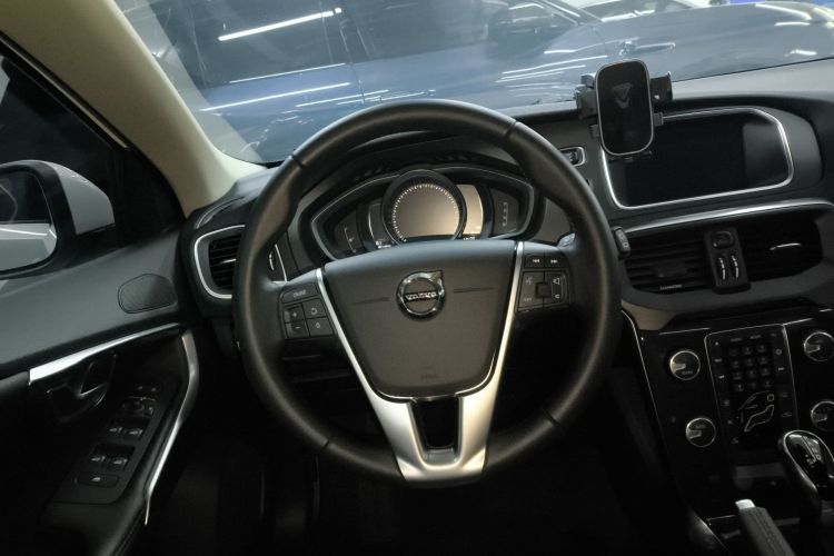 沃尔沃V40 2019款 T3 智逸版局部细节13