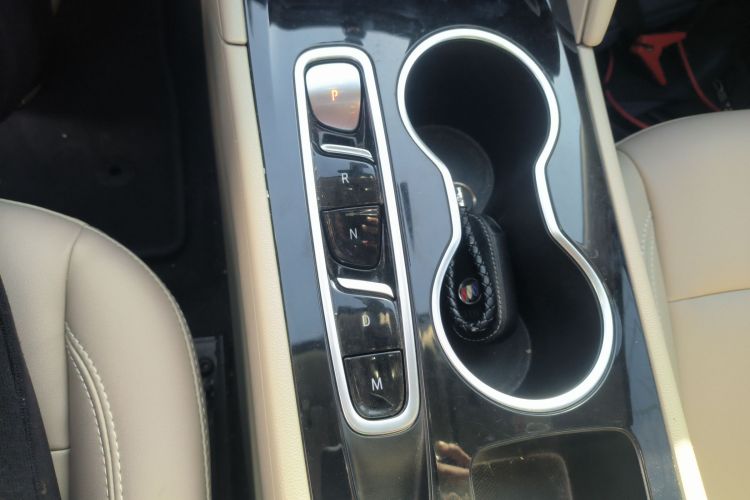 别克 君威 2021款 552T 精英型中控内饰18