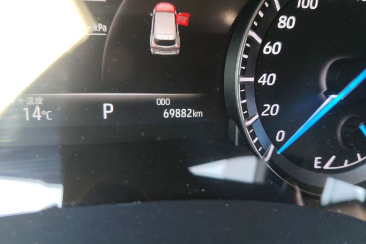 丰田 汉兰达 2023款 2.5L智能电混双擎四驱骑士版 7座中控内饰15