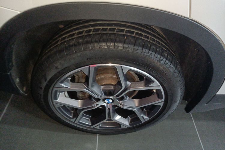 宝马X1 2021款 sDrive25Li 领先型车身外观6008