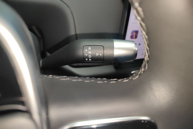 理想汽车 理想L8 2023款 Air中控内饰18