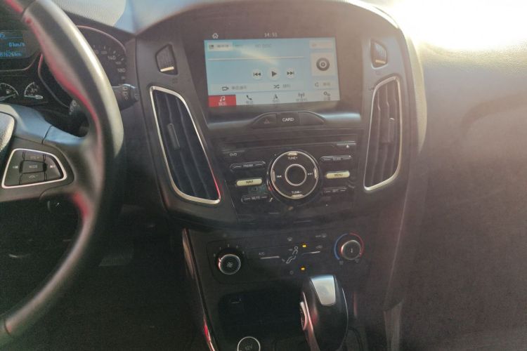 福特 福克斯 2018款 两厢经典 1.6L 自动风尚型智行版局部细节16