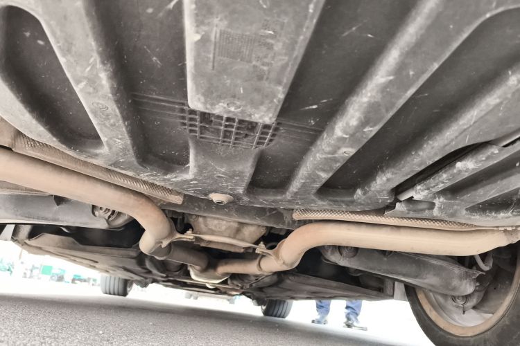 奔驰E级 2015款 改款 E 260 L 运动型局部细节9009