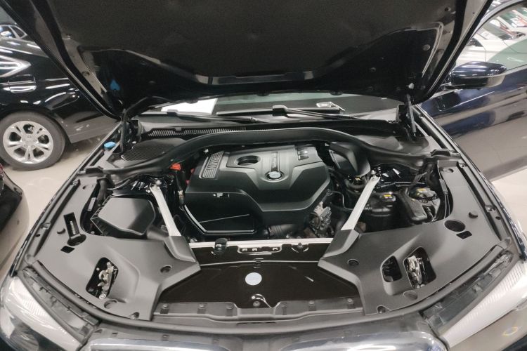 宝马5系 2020款 525Li M运动套装机舱底盘24