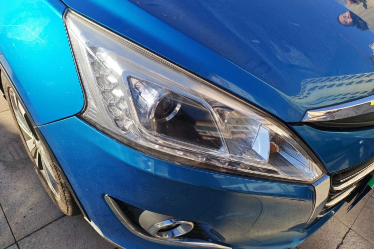 纳智捷 优6 SUV 2015款 1.8T 时尚型车身外观8