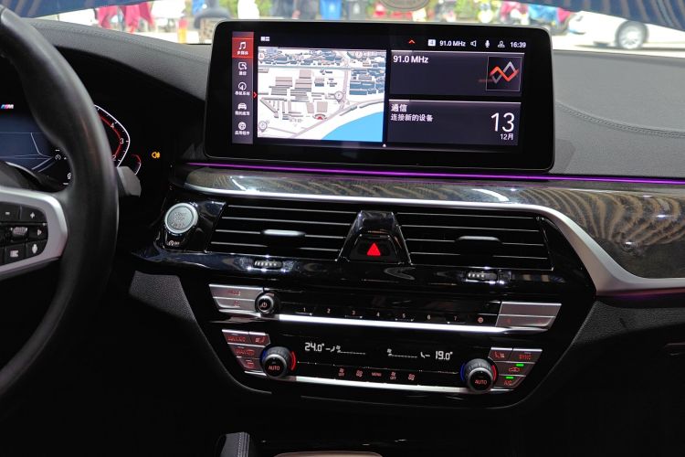 宝马5系 2022款 改款 525Li M运动套装中控内饰16