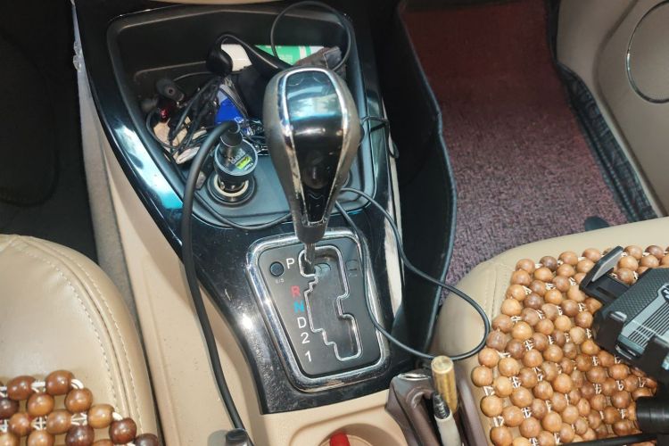 五菱汽车 五菱宏光 2014款 1.5L S自动豪华型中控内饰18