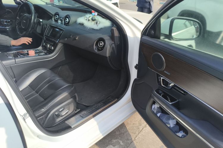 捷豹XJ 2015款 XJL 3.0 SC 典雅商务80周年典藏版局部细节9005