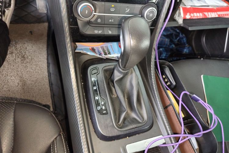 江铃 驭胜S330 2016款 1.5L GTDi 自动两驱尊贵版中控内饰18