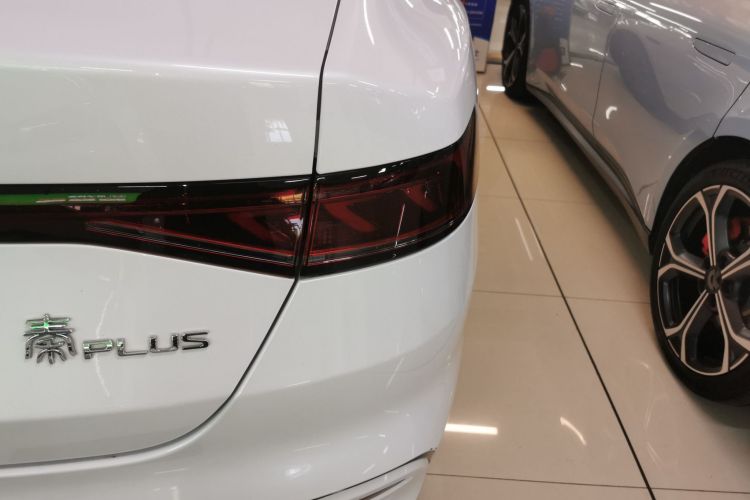 比亚迪 秦PLUS 2024款 荣耀版 DM-i 55KM领先型车身外观9