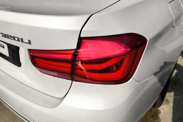 宝马3系 2019款 320Li 时尚型车身外观9