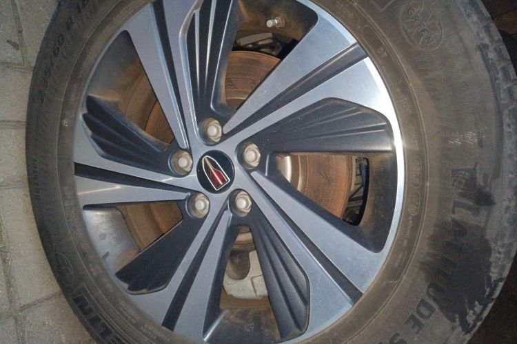 红旗HS5 2019款 2.0T 智联旗享版车身外观6007