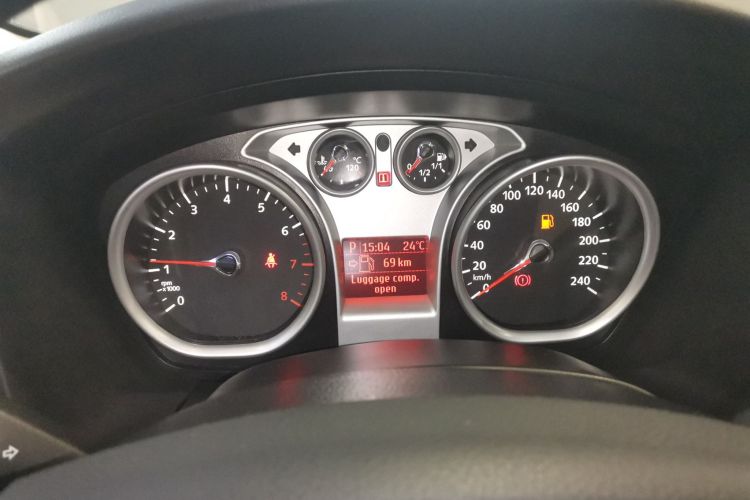 福特 福克斯 2013款 两厢经典 1.8L 自动基本型中控内饰14