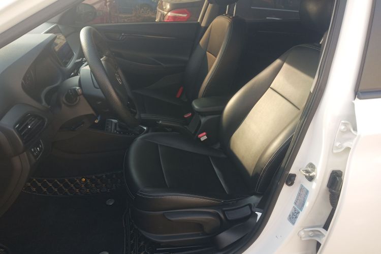 现代 悦动 2018款 1.6L 自动悦目版GL 国VI中控内饰19