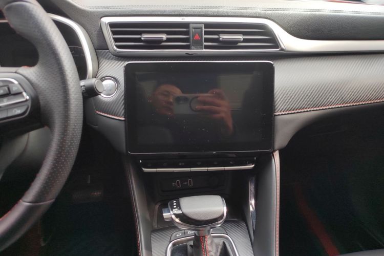 名爵ZS 2020款 180DVVT 自动Lite中控内饰16