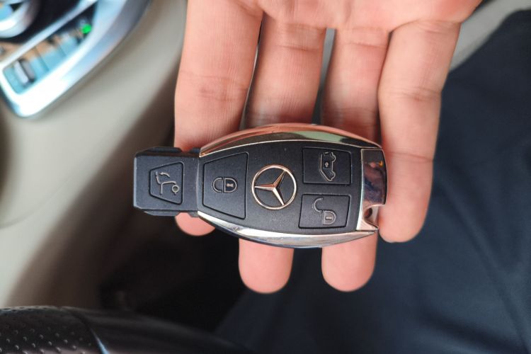 奔驰V级 2018款 V 260 尊贵版 国V中控内饰11