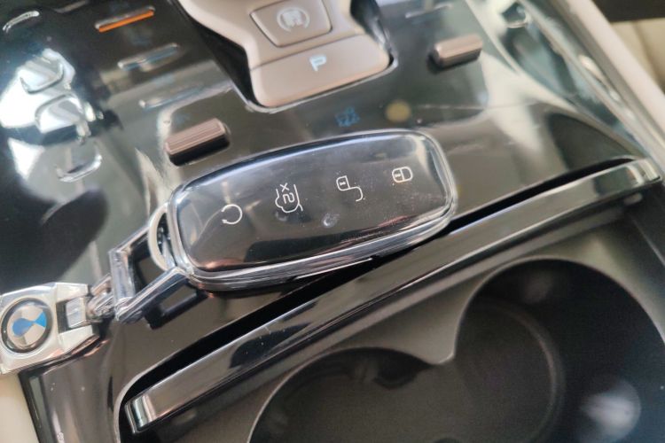 腾势D9 2022款 DM-i 1040 尊贵型中控内饰11