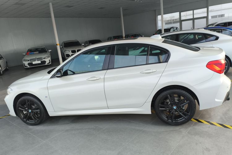 宝马1系 2021款 改款 125i M运动曜夜版车身外观4