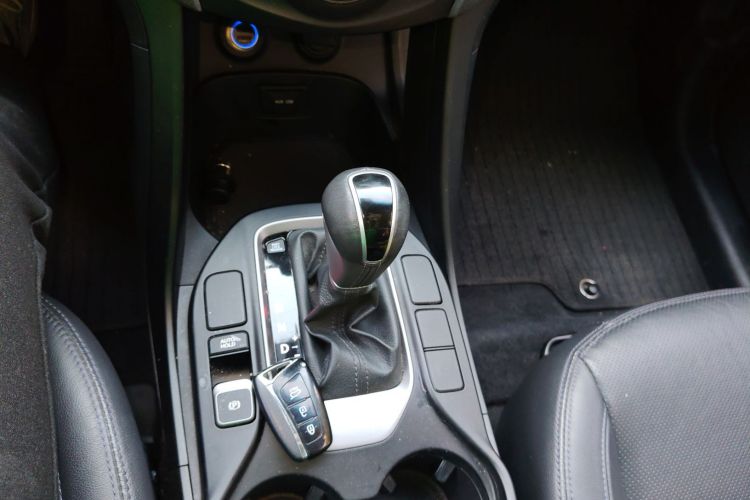 现代 胜达 2015款 2.4L 自动两驱智能型 5座中控内饰18