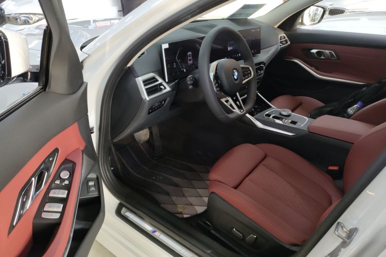 宝马3系 2025款 325Li M运动套装中控内饰7003