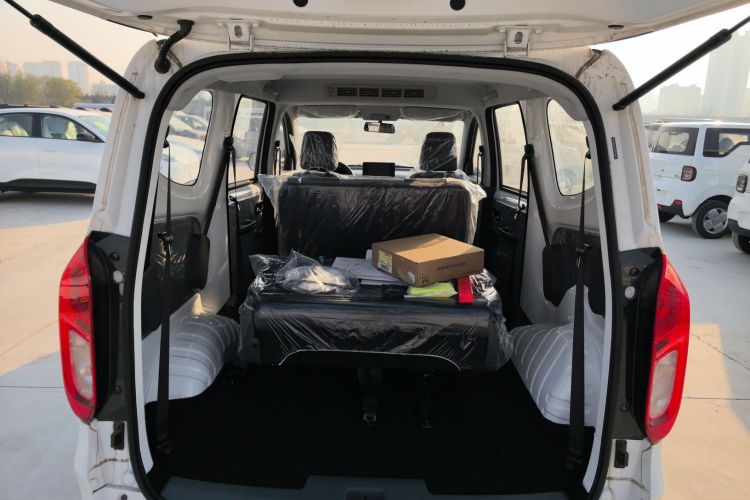 五菱汽车 五菱宏光新能源 2024款 纯电版 300KM 标准型局部细节23