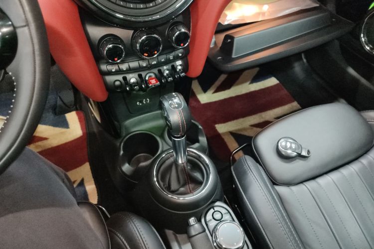 MINI 2016款 2.0T COOPER S 先锋派中控内饰18