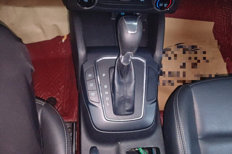 福特 福克斯 2020款 三厢 1.5L 自动锋跃型中控内饰18