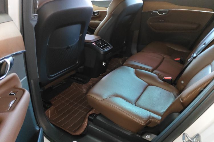 沃尔沃XC90 2020款 改款 T6 智逸豪华版 7座中控内饰7004