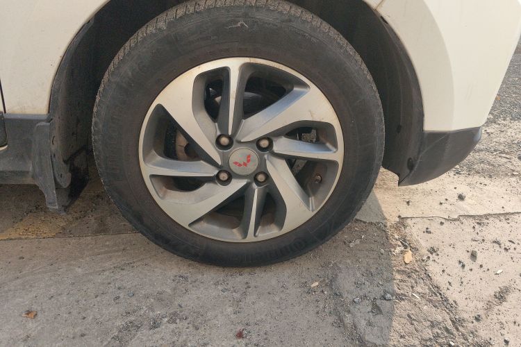 五菱汽车 五菱宏光 2016款 1.5L S1尊享型国V车身外观10