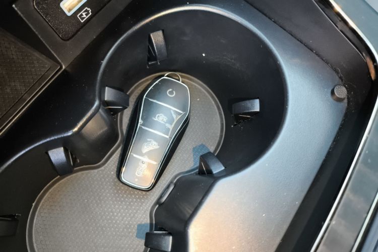 比亚迪 汉 2022款 EV 创世版 715KM前驱旗舰型中控内饰7001