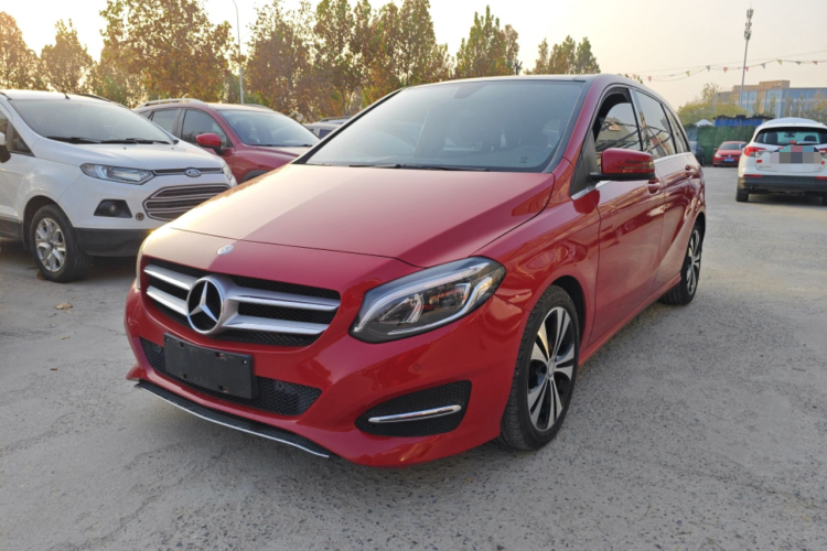 奔驰B级 2015款 B 200 时尚型车身外观1