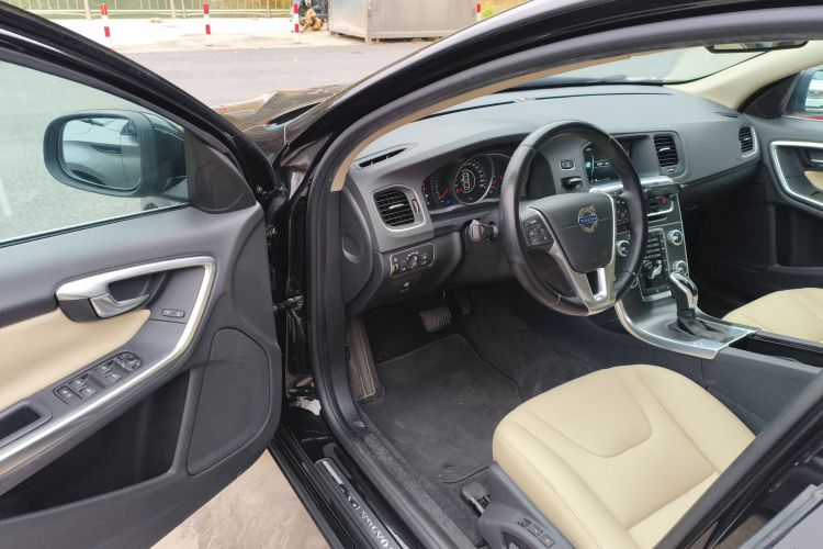 沃尔沃V60 2014款 改款 T5 智逸版中控内饰7003