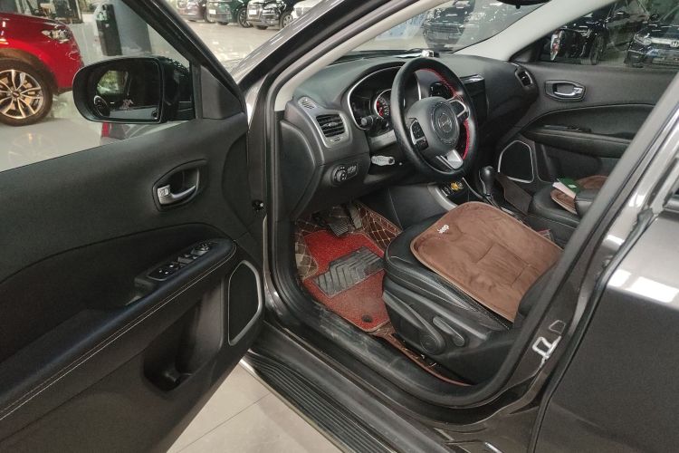 Jeep 指南者 2017款 200T 自动家享版中控内饰20