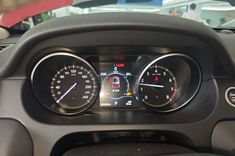 路虎 发现神行 2017款 2.0T SE中控内饰14