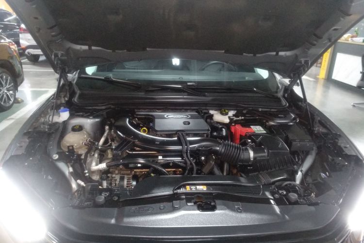 福特 蒙迪欧 2025款 2.0T EcoBoost 豪华型机舱底盘24