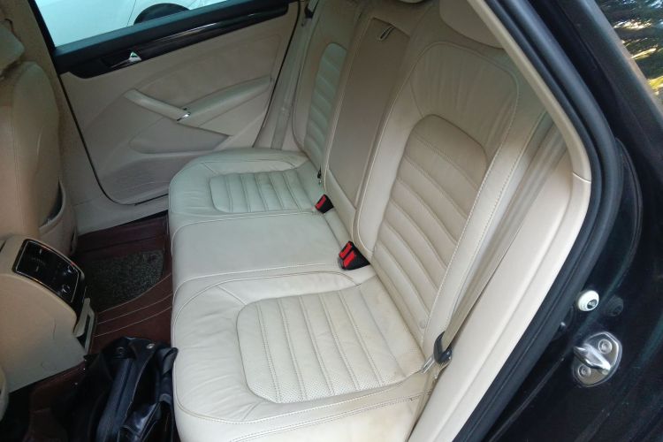 大众 帕萨特 2014款 1.8TSI DSG御尊版中控内饰7004