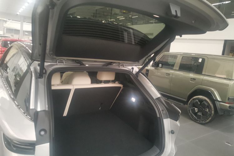 理想汽车 理想i6 2025款 两驱标准型机舱底盘23