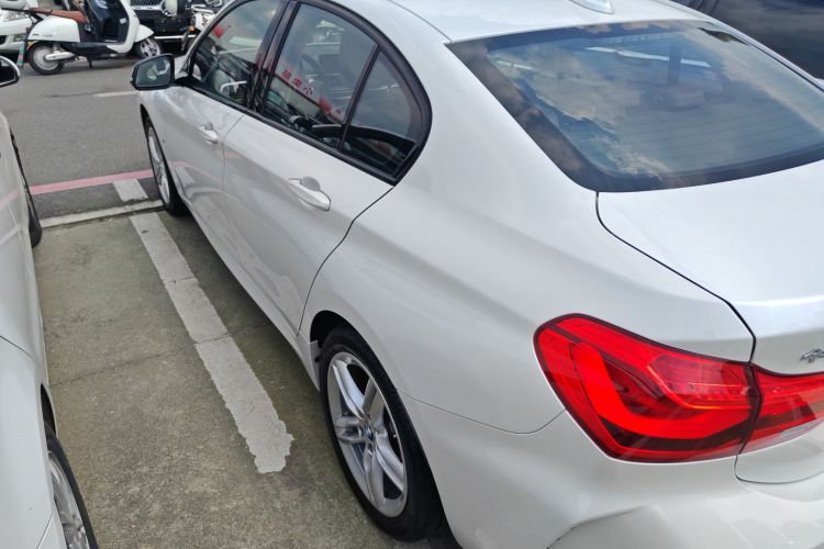 宝马1系 2021款 120i M运动曜夜版车身外观4