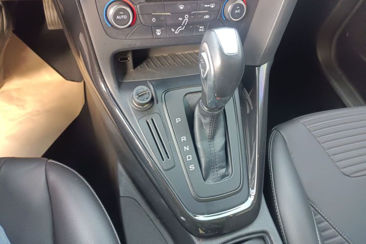 福特 福克斯 2017款 三厢 1.6L 自动风尚型智行版中控内饰18