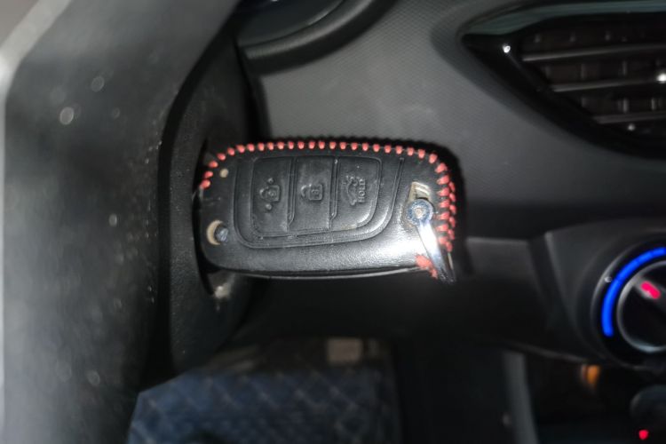 现代 悦动 2020款 1.6L 自动GL悦目版中控内饰11