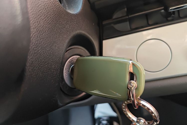 长安启源 长安Lumin 2023款 205km 香沁款中控内饰11