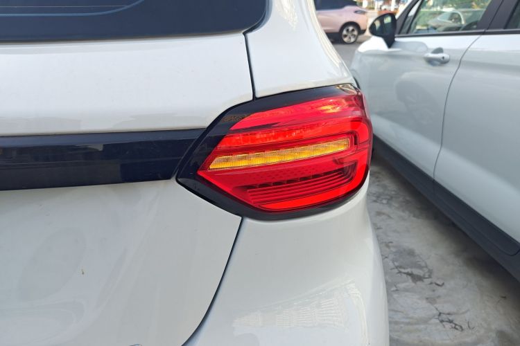 零跑汽车 零跑T03 2022款 玛瑙版车身外观9