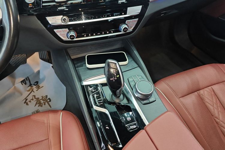 宝马5系 2021款 530Li 领先型 M运动套装中控内饰18