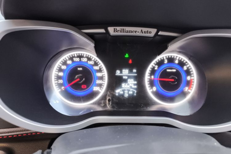 中华V3 2016款 1.5L 手动舒适型中控内饰15