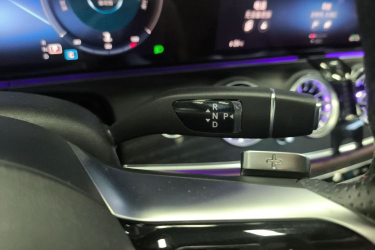 奔驰E级 2021款 E 300 L 运动时尚型中控内饰18
